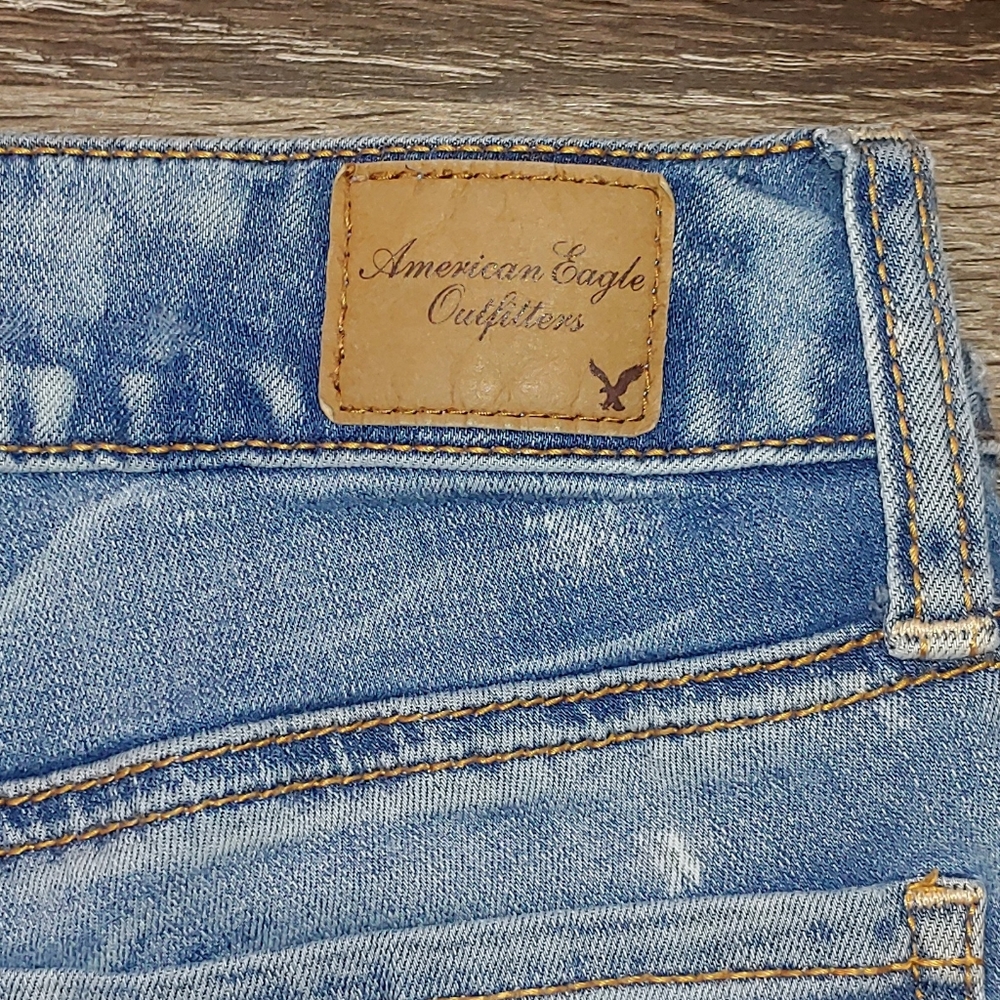 Light Wash American Eagle Jeans / Jeggings